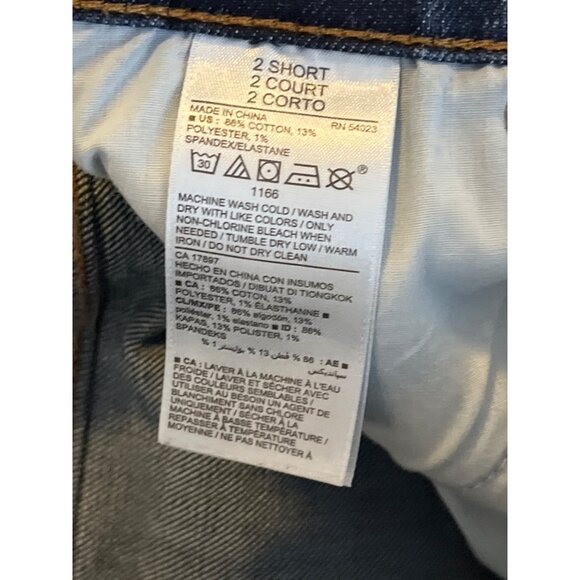 Old Navy Women’s 2 Short Mid Rise Straight Jeans - Picture 11 of 11